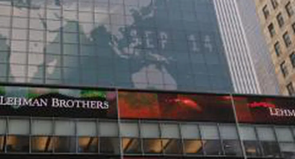 Barclays сложи логото си на сградата на Lehman Brothers в Манхатън