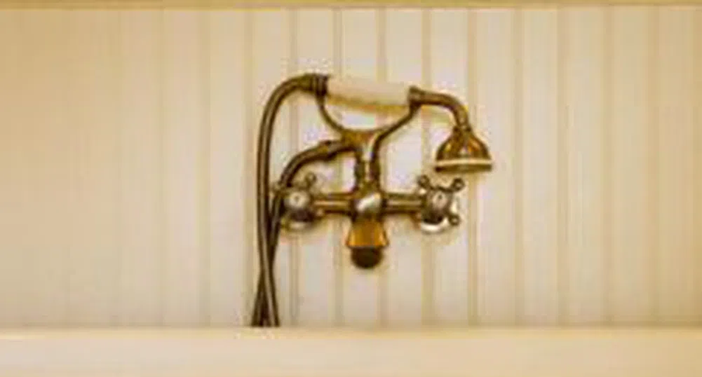 40% от японците се къпят с мобилния си телефон