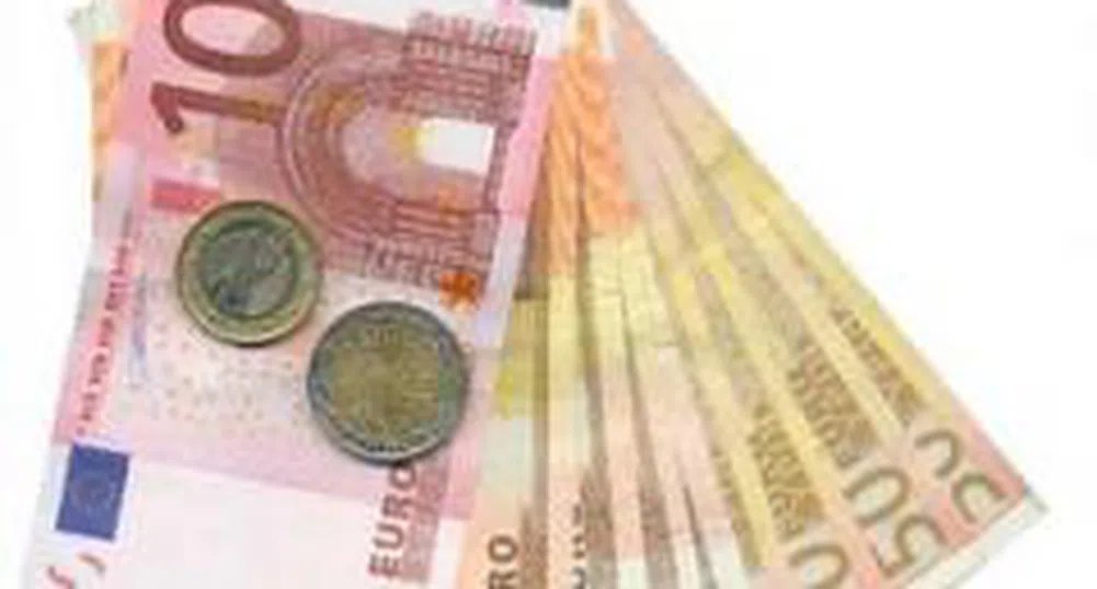 Рекордно слаба седмица на еврото срещу долара