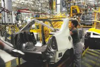 Dacia спира производството за още един месец