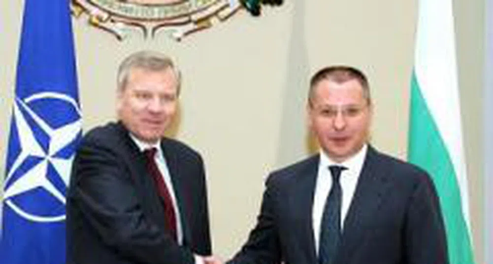 Схефер благодари на България за участието й в мисиите на НАТО