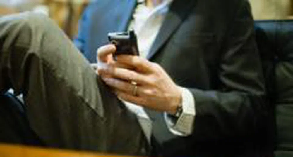 Европейската комисия слага таван на цените на SMS-ите при роуминг