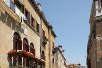 Венеция сърдита на туристи, забравили благоприличието