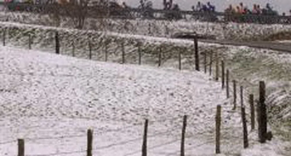 Силна поледица скова някои части на страната