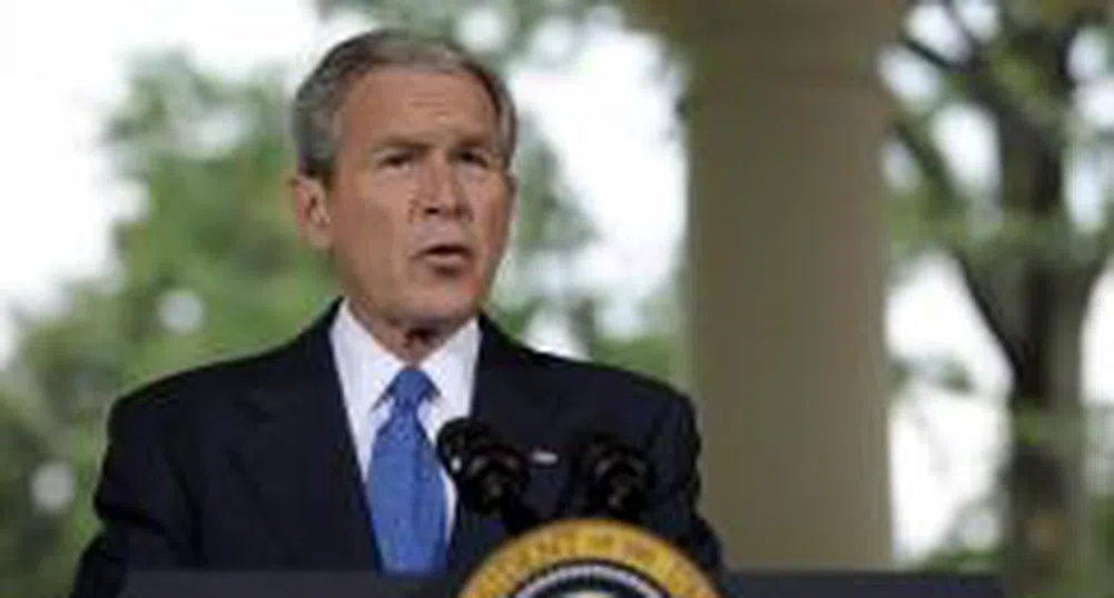 Буш подкрепи Маккейн - само че от Белия дом
