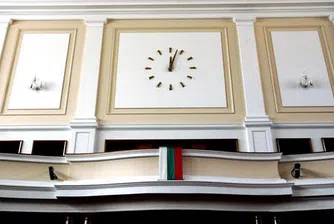 Политици три пъти смениха боята, за да влязат в парламента