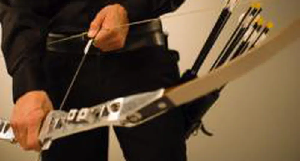 Обучават по стрелба с лък на изложбата „Природа, лов, риболов“