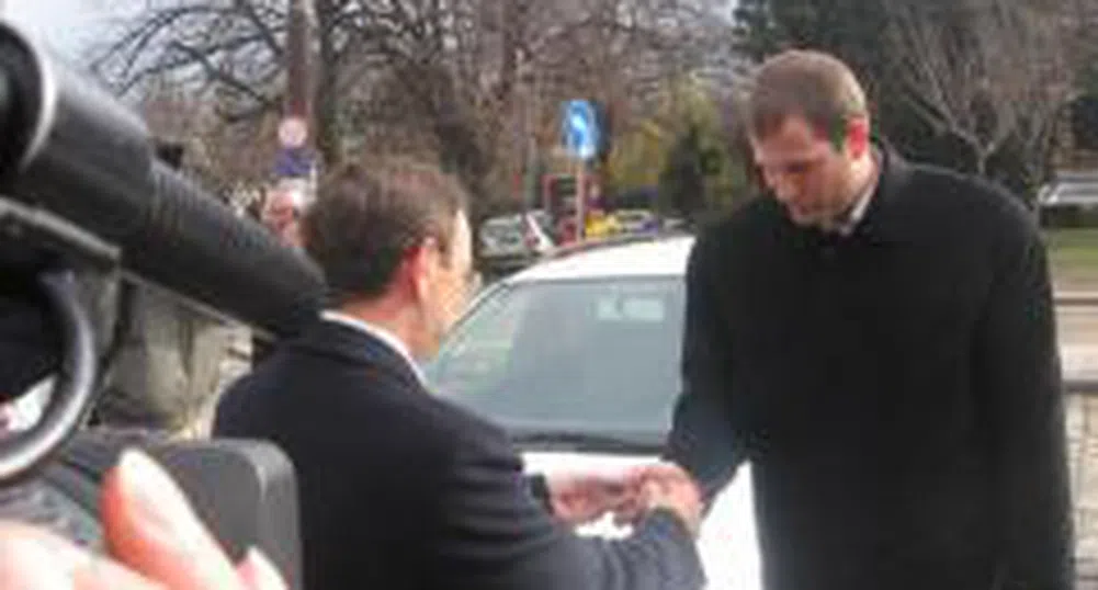 Николай Василев връчи ключовете от нови автомобили на Специалната куриерска служба