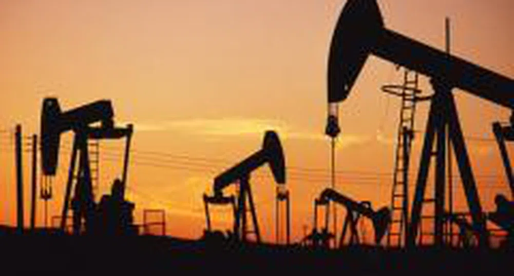 Цената на петрола падна с малко повече от долар в петък