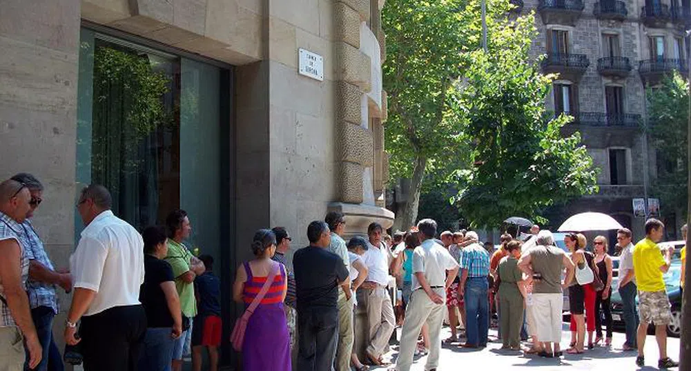 Българи чакат над 2 часа да гласуват в Испания