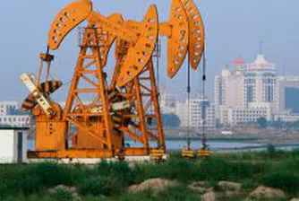 Петролът над 111 долара за барел