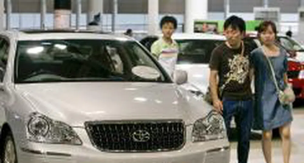 Toyota повишава цените на хибридните си автомобили в Япония