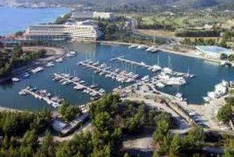 Банковите служители в Гърция продължават стачката