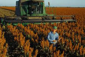 Най-големият в света комбайн идва на Агра