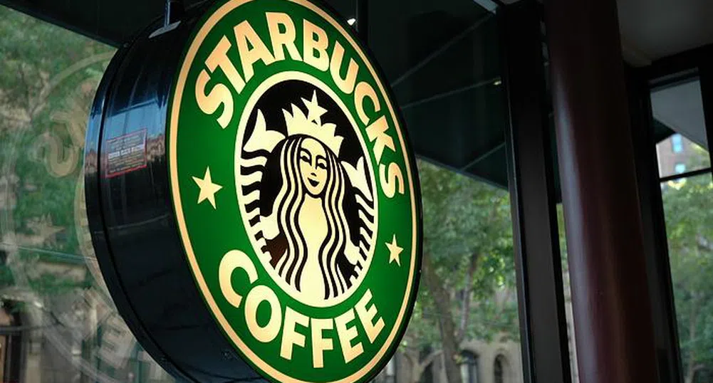 Печалбата на Starbucks пада със 77%