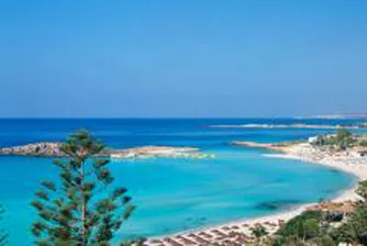 Още гори край морето стават курорти