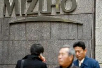 Печалбата на Mizuho пада с 50% през последната финансова година