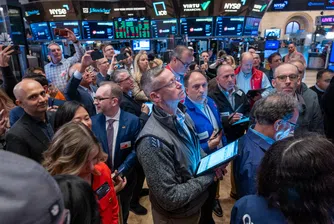 Уолстрийт закри седмицата на зелено, въпреки че S&P 500 си пое дъх в последната търговска сесия