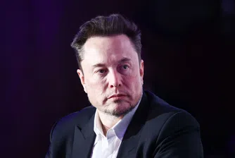 Те твърдят, че не им е гарантирано, че Tesla има изпълнителен директор на пълно работно време, адекватно фокусиран върху дългосрочния устойчив успех на компанията