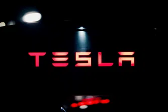 Авантюрите на Tesla ѝ струват 45% от печалбата за тримесечието