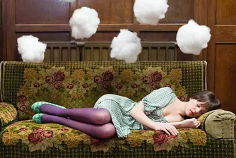 Когато мозъкът ни „пропадне“: Каква е истината за момента на заспиване?