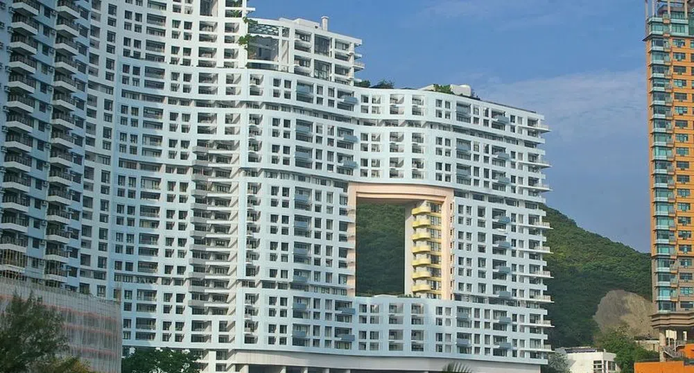 Защо част от небостъргачите в Хонконг имат дупка в средата