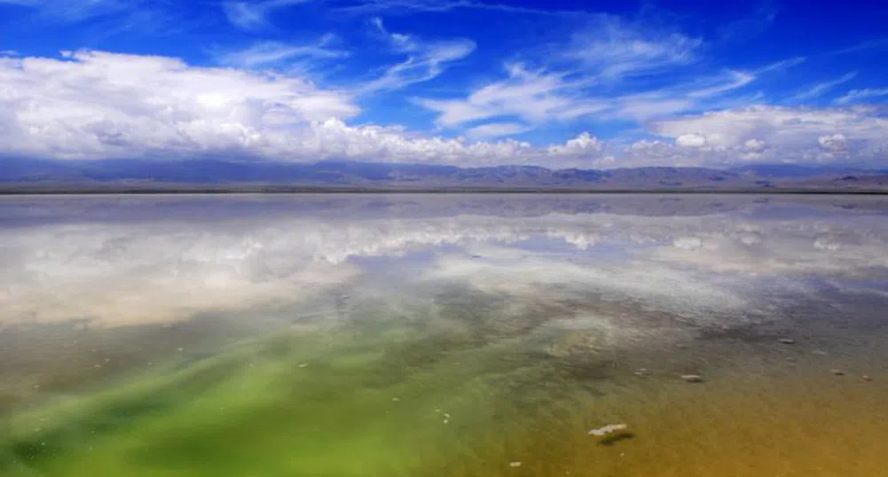 Огледало на небето: соленото езеро Чака