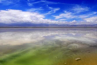 Огледало на небето: соленото езеро Чака