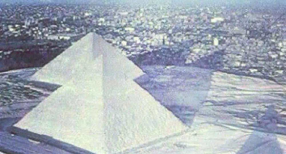 Снимките със сняг върху пирамидите в Египет - фалшиви