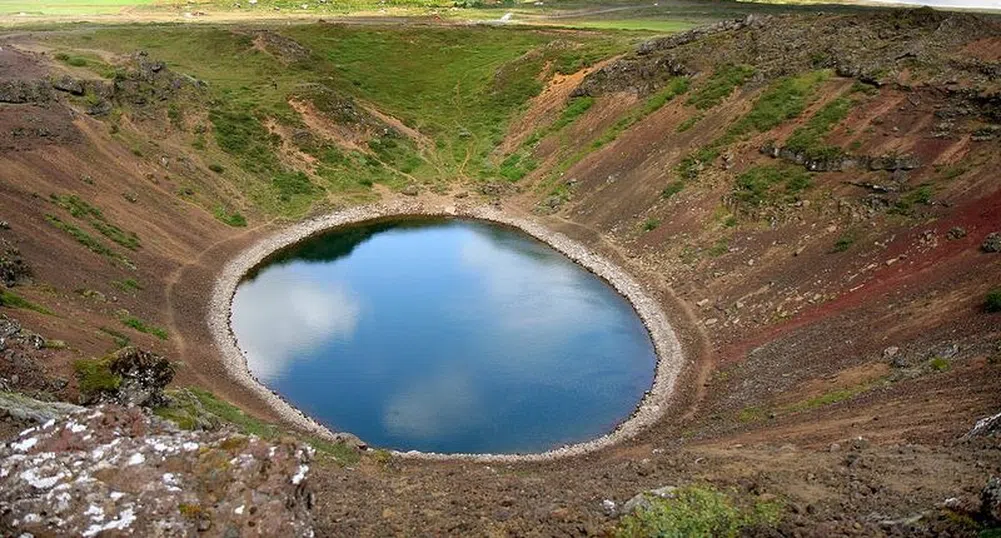 Това е един от най-фотогеничните вулканични кратери в света