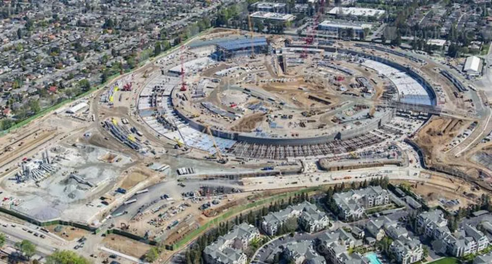 Вижте как върви строителството на централата на Apple (видео)