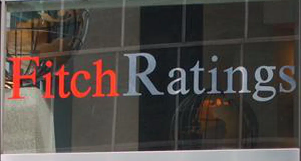 Fitch понижи рейтинга на пет гръцки банки