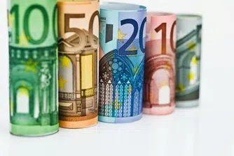 Еврото се търгува близо до 3.5-годишен минимум