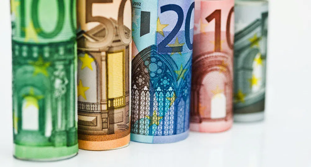 Еврото се търгува близо до 3.5-годишен минимум