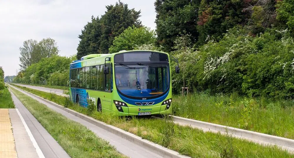 Този транспорт е хибрид между влак и автобус (снимки)