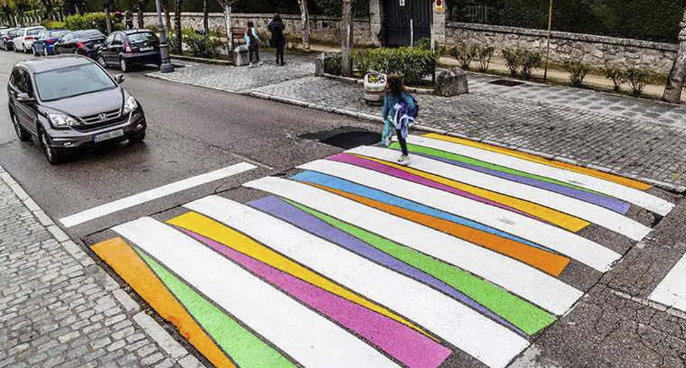 Български художник нарисува пешеходни пътеки в Мадрид