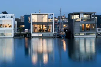 Най-новият квартал на Амстердам се състои от плаващи къщи