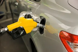 Бензинът отново е по-скъп от дизела