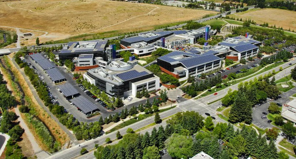 Служители живеят в централата на Google, за да пестят от наеми