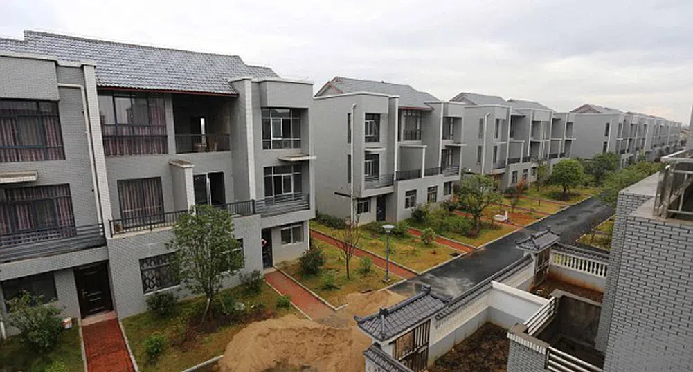 Китайски милионер построи безплатни къщи за цял квартал