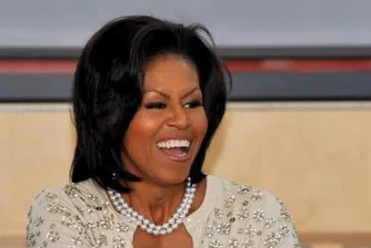Мишел Обама раздава сервизи на президентските съпруги