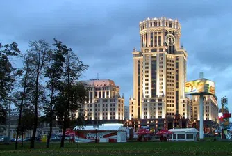 Забраняват рекламите по жилищните сгради в Русия