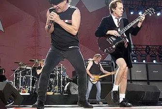 Данъчни на концертите на Елтън Джон и AC/DC