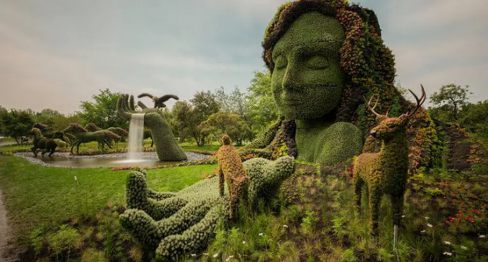 Уникални скулптури от растения в Монреал
