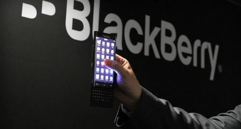 BlackBerry със смартфон с плъзгащ се дисплей и два заоблени края?