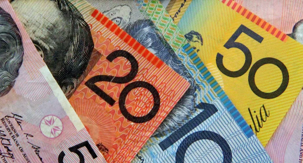 Австралийският долар с двегодишен минимум