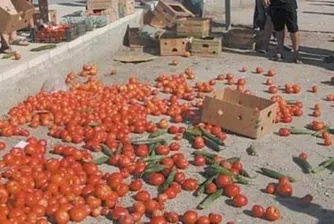Производители протестно изхвърлиха домати на Е-79