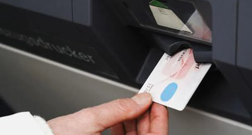 Арестуваха българка за кражба от банкомати в Швейцария