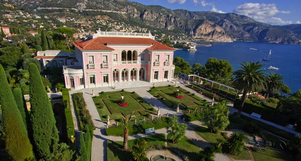 Това имение е обявено за продан за 1 млрд. евро