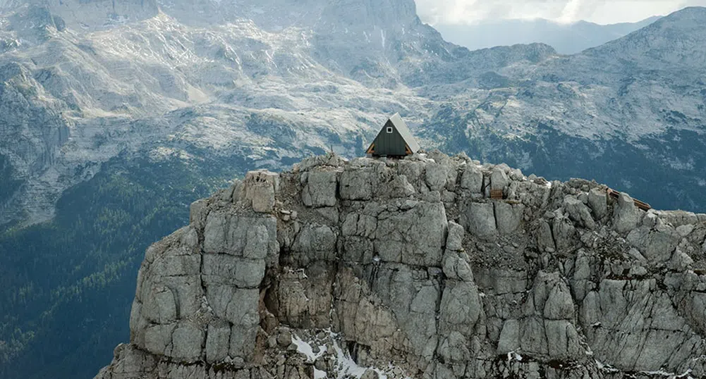 Стая с гледка в Алпите